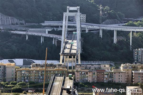 垮塌的莫兰迪大桥.jpg